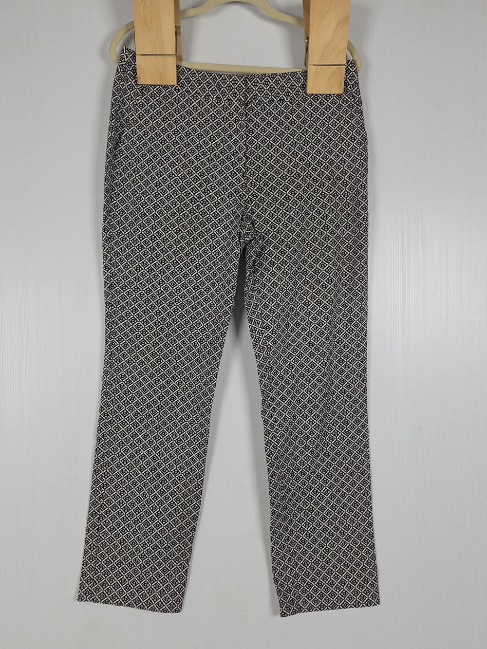 Dana Buchman Black & White Geometric Print Pants with Mint Accents